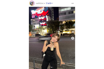 「シャッフルアイランド」羽柴なつみ、スリット入りデニムから美脚チラリ「セクシー」「オシャレ」 画像