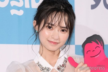 “AI疑惑”で話題・藤咲凪、紐キャミで胸元全開「綺麗すぎる」「透明感すごい」の声 画像