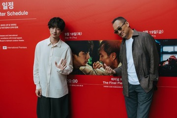 坂口健太郎＆渡辺謙、釜山の街中楽しむオフショット一挙公開【盤上の向日葵】 画像