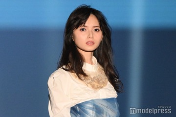 齋藤飛鳥「TGC」初トップバッター「TGC北九州」約9年ぶりの出演で個性派ドレス着こなし【TGC北九州2025】 画像