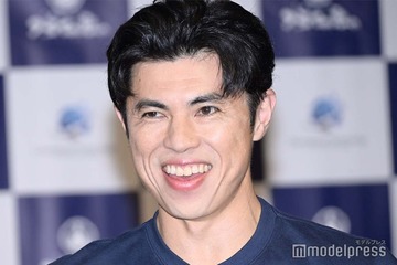 小島よしお、1歳息子とのハロウィンショット公開「おぱぴまるに癒される」「理想の親子ショット」と反響 画像