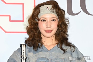 仲里依紗「ご本人に貰ってる」Netflixシリーズ「グラスハート」TENBLANKの貴重ステッカー披露「レア」「羨ましい」の声 画像