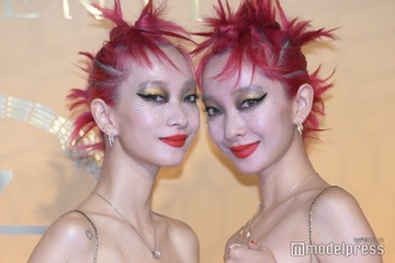 AMIAYA・AMI、長男顔出し 抱っこショットに「癒し系で可愛すぎる」「目元がママ似」と反響 画像