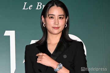 山本美月、スリットドレスから美脚全開 高級時計身につけ圧巻オーラ放つ【オーデマ ピゲ150周年記念イベント】 画像
