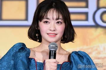 「御上先生」吉柳咲良、美脚全開クールスタイルに反響続々「かっこいい」「絵になる」 画像