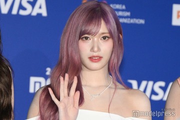 IVEイソ、ミニスカJK制服姿で美脚際立つ「学園のマドンナ」「オーラがすごい」と反響 画像