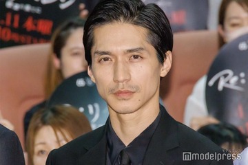 錦戸亮、うっすらヒゲ姿で上海満喫 電車乗る姿に「オーラ半端ない」「かっこよすぎて二度見」と絶賛の声 画像