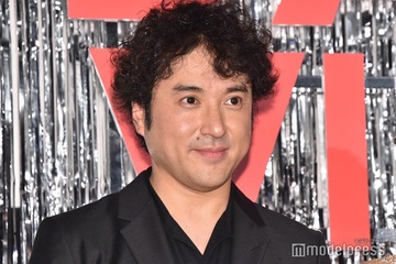 ムロツヨシ、白髪＆ヒゲ姿で雰囲気ガラリ「イケおじすぎる」「迫力すごい」と反響 画像