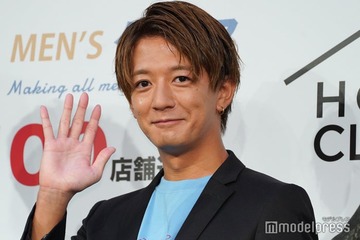 大倉士門、イケメン弟とともに祖母の米寿お祝い 密着3ショットに「兄弟そっくり」「みんな笑顔が素敵」の声 画像