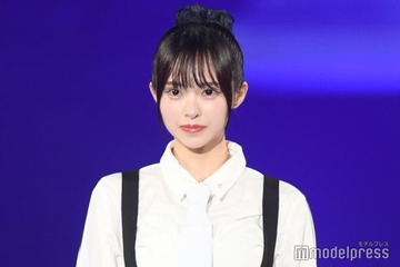 “AI疑惑”で話題・藤咲凪、大胆Vネックノースリワンピ姿公開「ビジュ最高」「色っぽい」と反響 画像