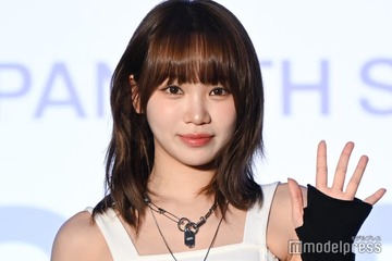 LE SSERAFIMチェウォン、美肩全開オフショルワンピ姿公開「女神様にしか見えない」「可愛いが渋滞してる」と反響 画像