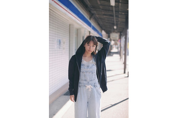 鳴海唯、飾らず自然体の姿見せる 季刊ZINE企画「Magic hour」スタート【コメント】 画像