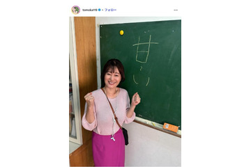 元NHK沖縄キャスター・竹中知華アナ、ミニワンピ姿で色白美脚披露「スタイル良い」「見惚れた」の声 画像