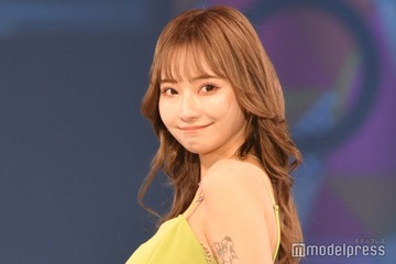 ぴょな“超ミニ丈”で美太もも全開「一瞬穿いていないのかと」「スタイル良すぎ」の声 画像