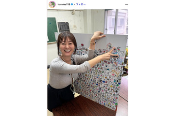 元NHK沖縄キャスター・竹中知華アナ「砂浜でヒール」美脚のぞくミニボトム姿に「映画のワンシーンみたい」「素足が色っぽい」と反響 画像