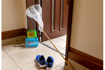 孫を溺愛する祖父母　夏に孫の初めて虫取り⇒祖父の”丁寧な教え”に…「絵本みたい」 画像