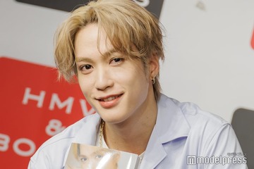 THE RAMPAGE藤原樹、BALLISTIK BOYZ砂田将宏とハワイへ 肉体美際立つ水着ショット公開「リアル兄弟みたい」「筋肉バキバキ」と反響 画像