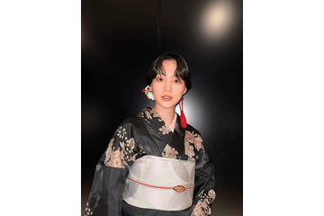 のん、艶やかな黒の着物姿に称賛の嵐「お美しい」「上品なオトナの色気を感じます」 画像