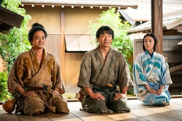 【豊臣兄弟！ 第3話】藤吉郎、小一郎に秘密の計画打ち明ける 画像