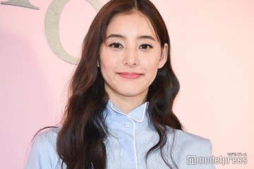 新木優子、カジュアルミニスカコーデで圧巻美脚輝く 2026年はボイストレーニング挑戦に意欲「歌を歌うわけではないんですけれど」【ディオール アディクト キャンディ ショップ】 画像