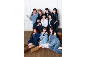 ＝LOVE、デニム衣装で洗練された表情 5年ぶりカレンダーブック出版決定 画像