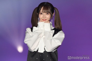 ≠ME谷崎早耶、オフショルニットでデコルテ全開 冬コーデにファン悶絶「彼女感すごい」「破壊力抜群」 画像