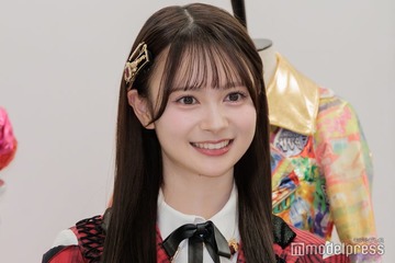 AKB48新センター・伊藤百花、上品ミニワンピで美脚スラリ「お嬢様みたい」「モノトーンが大人っぽい」とファン絶賛 画像