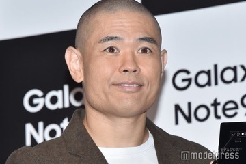 品川祐「白髪は染めない」散髪後の“別人級”ショットが話題「一瞬誰かと」「渋カッコイイ」 画像