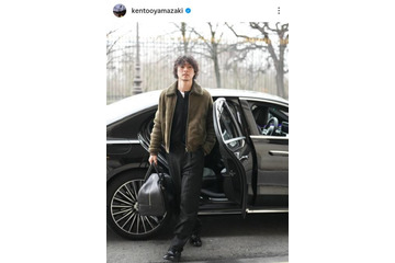 山崎賢人、ワイルドなヒゲ姿のパリ滞在SHOTに反響「爆イケすぎる」「かっこいいっ」 画像