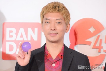 ニューヨーク嶋佐和也、“ファン歴10年”の世界的アイドルと対面「成功したオタク」「緊張してるの伝わる」の声 画像