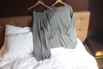 46歳スタイリストが感涙！「夜中に目が覚める」「寝てもコリがとれなくなった」私の心地よい睡眠環境をサポートする新習慣と推しリカバリーウェアとは？ 画像