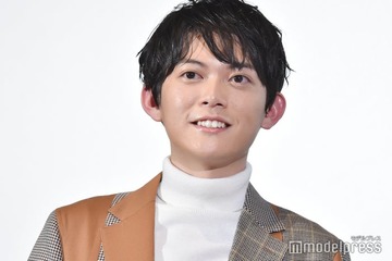 松丸亮吾「パパとランチ」父親顔出し2ショット公開「ぱっちり二重がそっくり」「パパかっこいい」と反響 画像