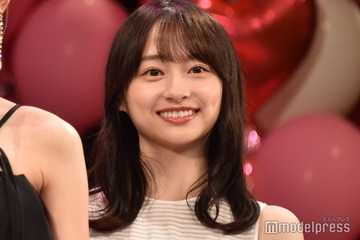 影山優佳、制服ショットに反響続々「現役女子高生みたい」「透明感すごい」 画像