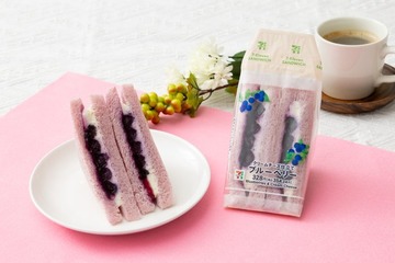 セブン、紫色のパンで挟む「ブルーベリーサンド」新登場 濃厚クリームチーズ×果実たっぷり 画像