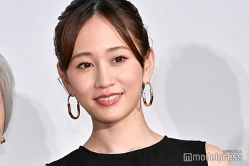 前田敦子、大人の色気漂うオフショル姿公開「思わず二度見」「見惚れた」と反響 画像