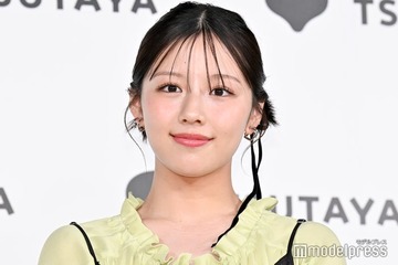 元日向坂46渡邉美穂、ショーパン姿の撮影オフショットに視線集中「可愛すぎる」「サンダルの養生テープが現場感満載」 画像