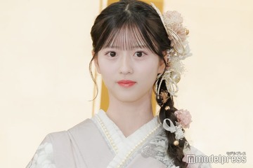 AKB48初“研究生センター”、ミニスカワンピから美脚際立つ「ビジュ優勝」「脚長くて綺麗」の声 画像