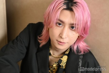 Snow Man佐久間大介「もっと演技が上手くなりたい」ひたむきな向上心から明かした本音 グループ活動と重なる座長像とは【「スペシャルズ」インタビュー前編】 画像