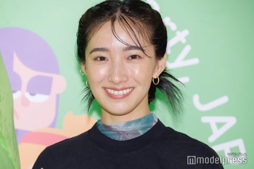 浅野忠信の18歳年下妻・中田クルミ、黒×赤の手編みニット帽披露「売り物レベル」「かっこいいデザイン」と反響 画像