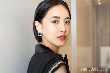 藤井夏恋、夫アイドラYUから頬キス…幸せ溢れる結婚式の様子公開「映画のよう」「綺麗な花嫁さん」の声 画像