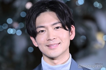 松下洸平「帽子デカすぎ問題」誕生日迎え小学生時代ショット公開「面影ある」「一際小さくて可愛い」の声 画像
