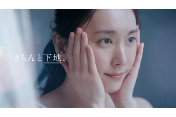 新垣結衣、『雪肌精』新TVCMで透明感たっぷりのナチュラル美肌＆繊細な演技を披露 画像