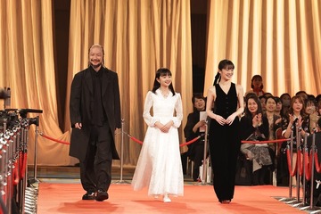 「８番出口」河内大和、ブレイズヘアで登場 中島瑠菜＆白山乃愛も艶やか衣装着こなす【第49回日本アカデミー賞】 画像