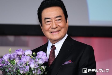 高橋英樹「結婚52周年です」妻顔出しの記念日デートショット＆金婚式の写真公開「笑顔がそっくり」「毎年お祝いしてて素敵」と反響 画像