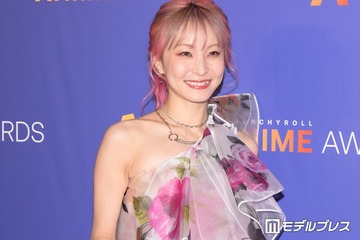 LiSA、美スタイル際立つミニ丈＆キャミ姿披露「今までにない雰囲気で可愛い」「頭身すごい」と反響 画像