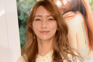後藤真希、美脚透けるミニスカ＆黒タイツ姿「大人の色気」「脚綺麗すぎ」など反響 画像