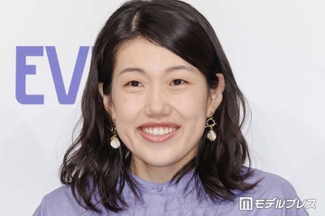横澤夏子、長女の小学校入学報告 親子ショットに反響「大きなランドセルが可愛らしい」「ファッション素敵」 画像