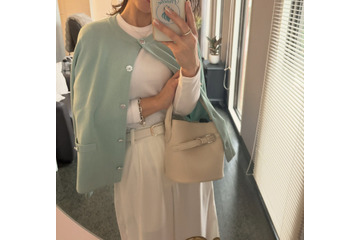 ミント×ホワイトで爽やかに。【ユニクロ】定番リブロンＴを格上げする春の好印象スタイル【40代の毎日コーデ】 画像