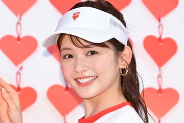 久間田琳加、素肌透けるシースルーブラウス姿で金沢満喫「色白で発光してる」「ピンクヘアと服がめちゃくちゃ合ってる」の声 画像