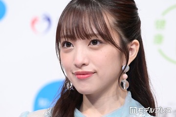 AKB48卒業の向井地美音、美脚のぞく変形スカート衣装ショット公開「すごく似合ってて可愛い」「曲聴くたびに泣いちゃいそう」の声 画像